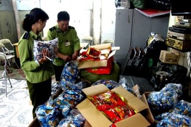 Phong phú bánh kẹo tết nhưng khó kiểm soát chất lượng